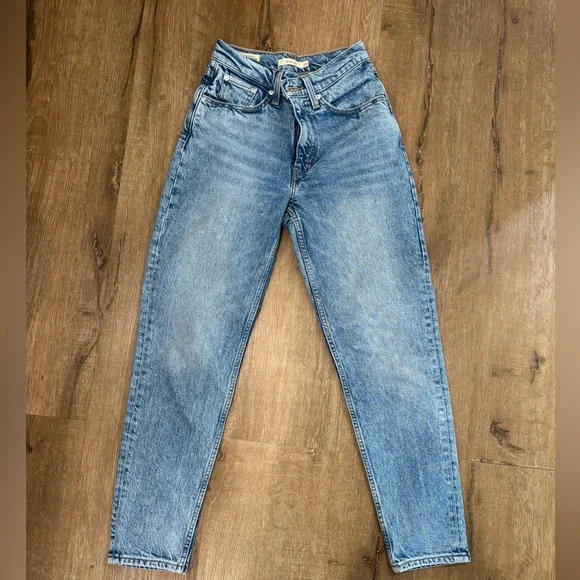Levi’s 80s mom Jean - Picture 3 of 6